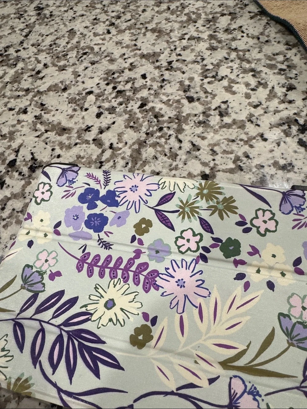Amazon Fire HD 8 Tablet - Plum Front/Back